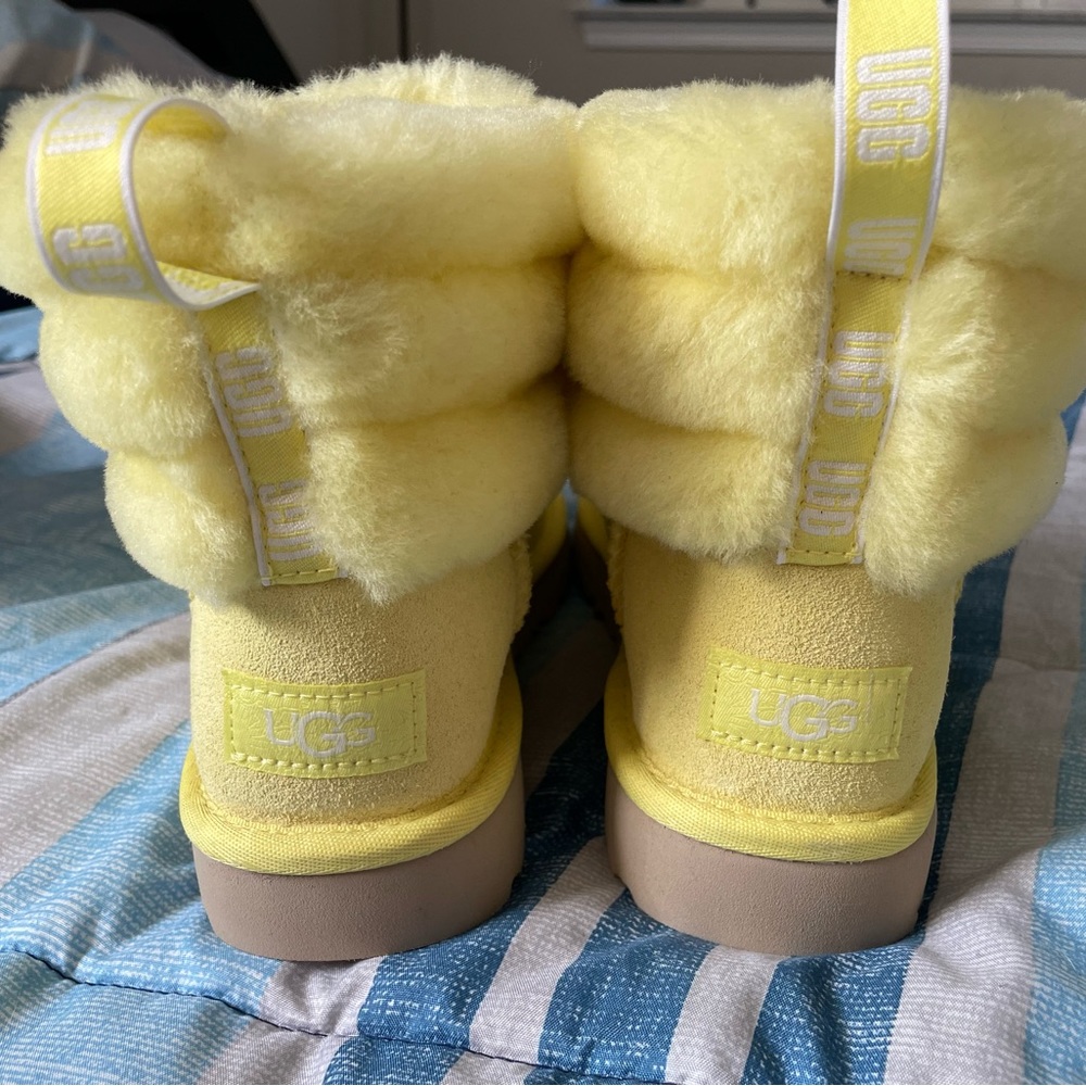 UGG Fluff Mini Quilted yellow women’s 6 No box - Picture 2 of 4
